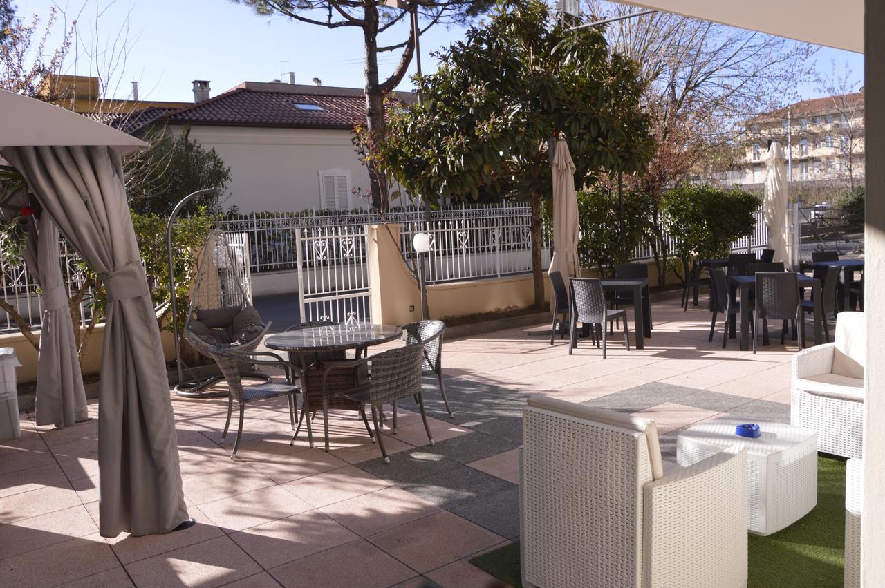 Hotel Fucsia Riccione Exteriör bild