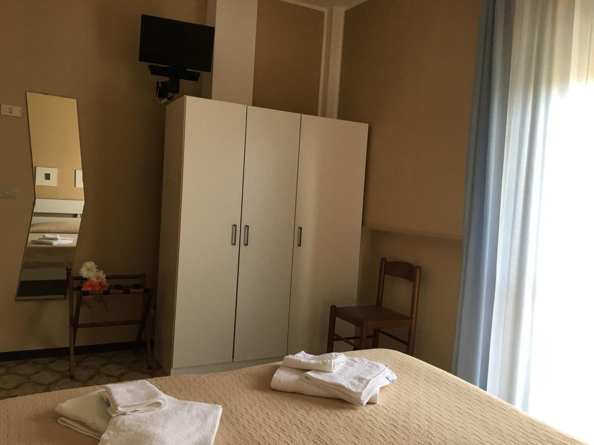 Hotel Fucsia Riccione Exteriör bild