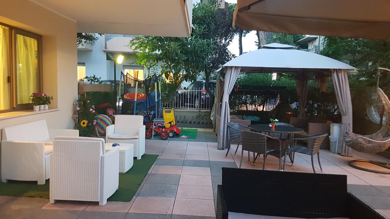 Hotel Fucsia Riccione Exteriör bild