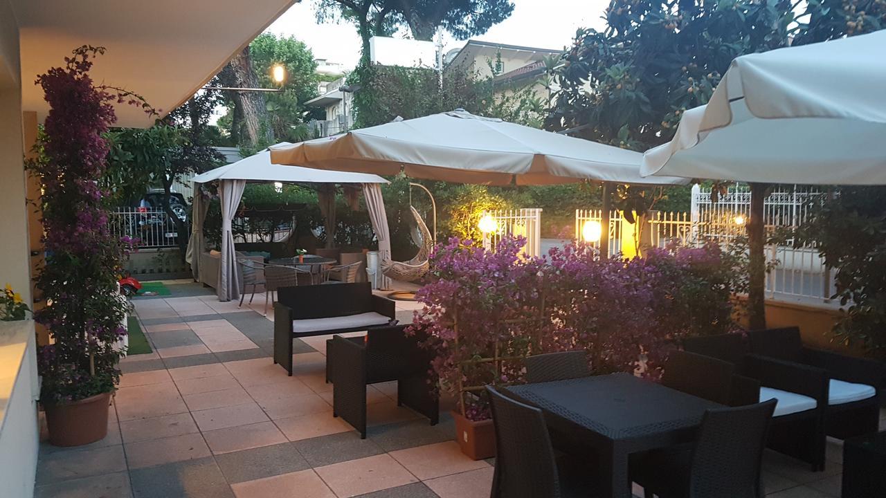 Hotel Fucsia Riccione Exteriör bild