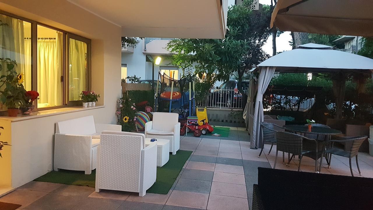 Hotel Fucsia Riccione Exteriör bild