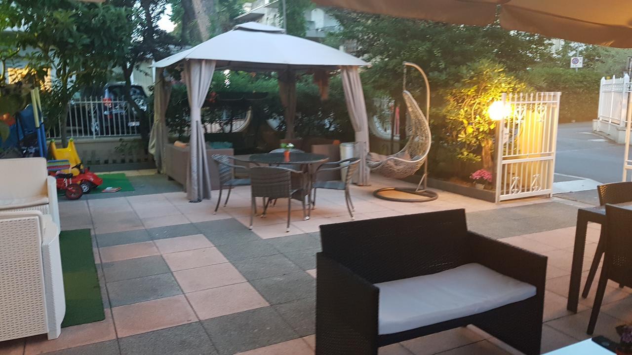 Hotel Fucsia Riccione Exteriör bild