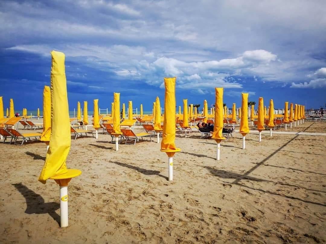 Hotel Fucsia Riccione Exteriör bild